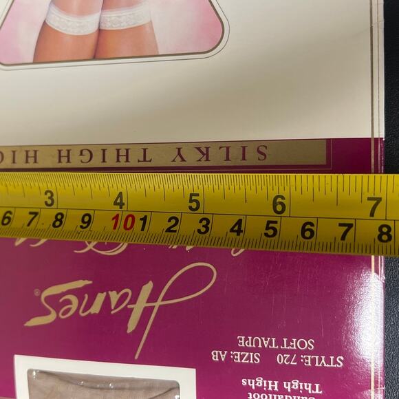 Hanes NWT Silk Reflection Silky Thigh Tights Sheer Sandal Foot Size AB - Picture 4 of 4